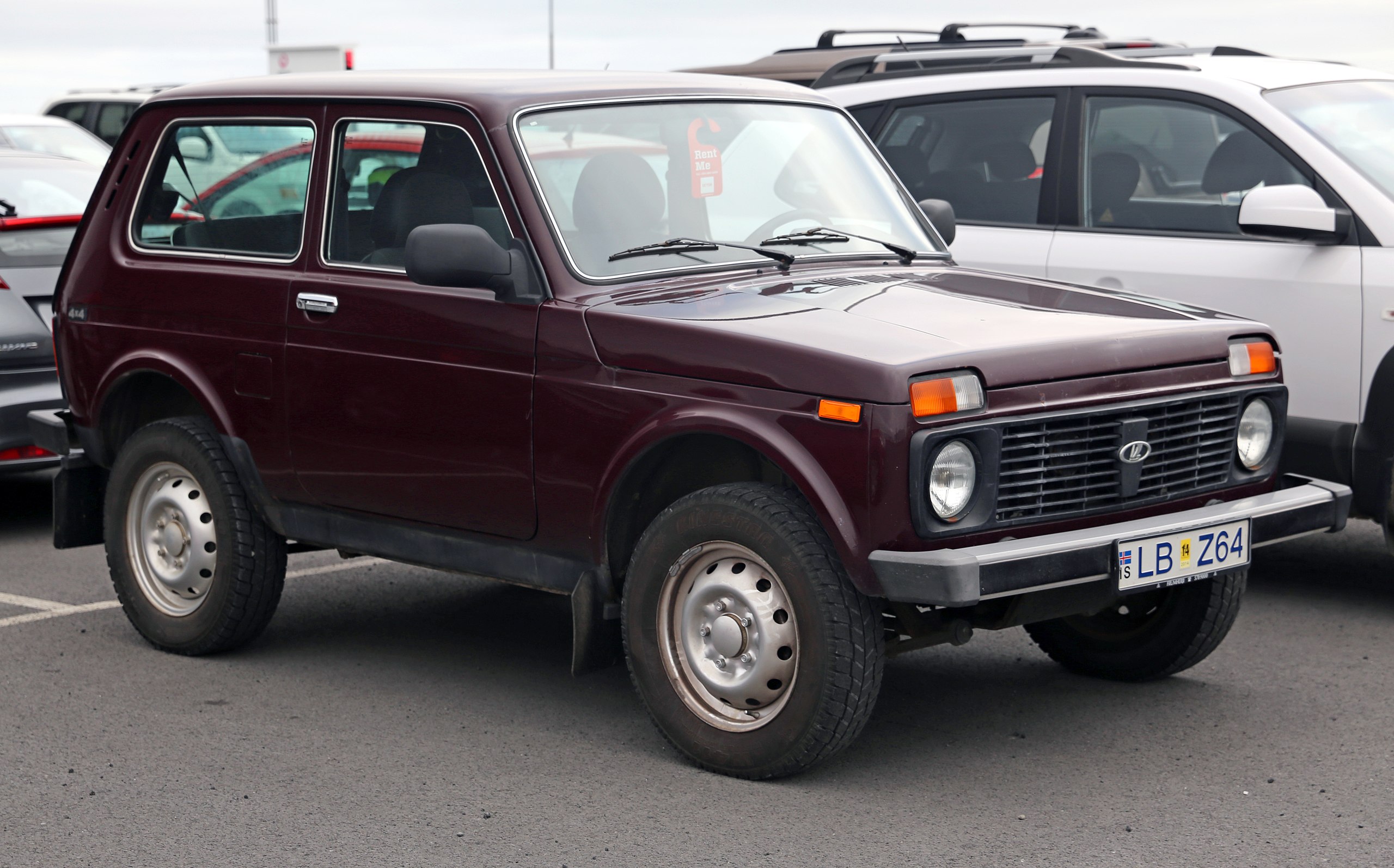 2560px-2010_Lada_Niva_1.7_(VAZ_21214).jpg